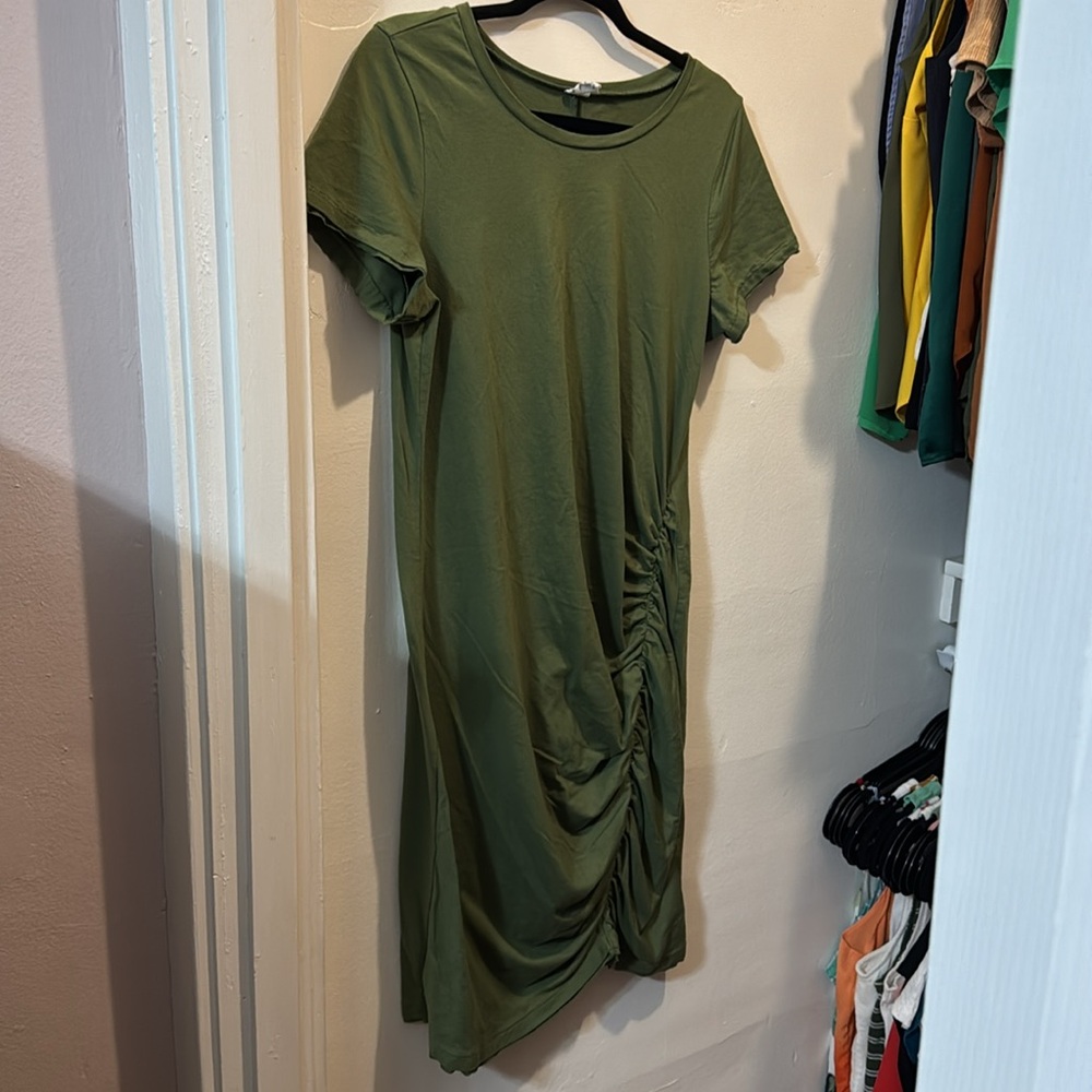 Melrose and Market Women’s Ruched Green Cotton Blend T-Shirt Dress - Picture 3 of 8